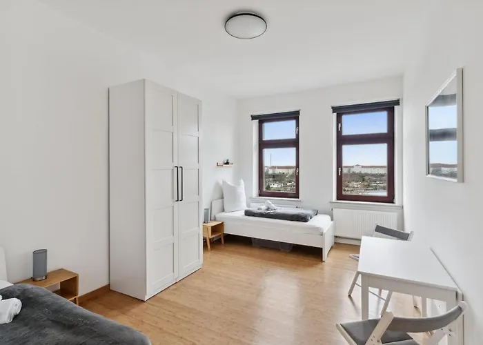 Apartment Fuer 13 Gaeste, 2 Baeder, 2 Loggia\'S, Leipzig Zentrum Ost