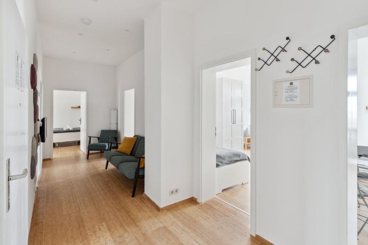 Apartment Fuer 13 Gaeste, 2 Baeder, 2 Loggia's, Zentrum Ost Leipzig
