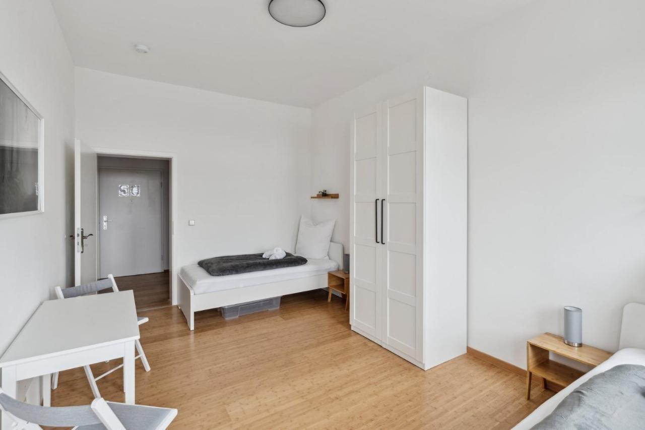 Apartment Fuer 13 Gaeste, 2 Baeder, 2 Loggia's, Zentrum Ost