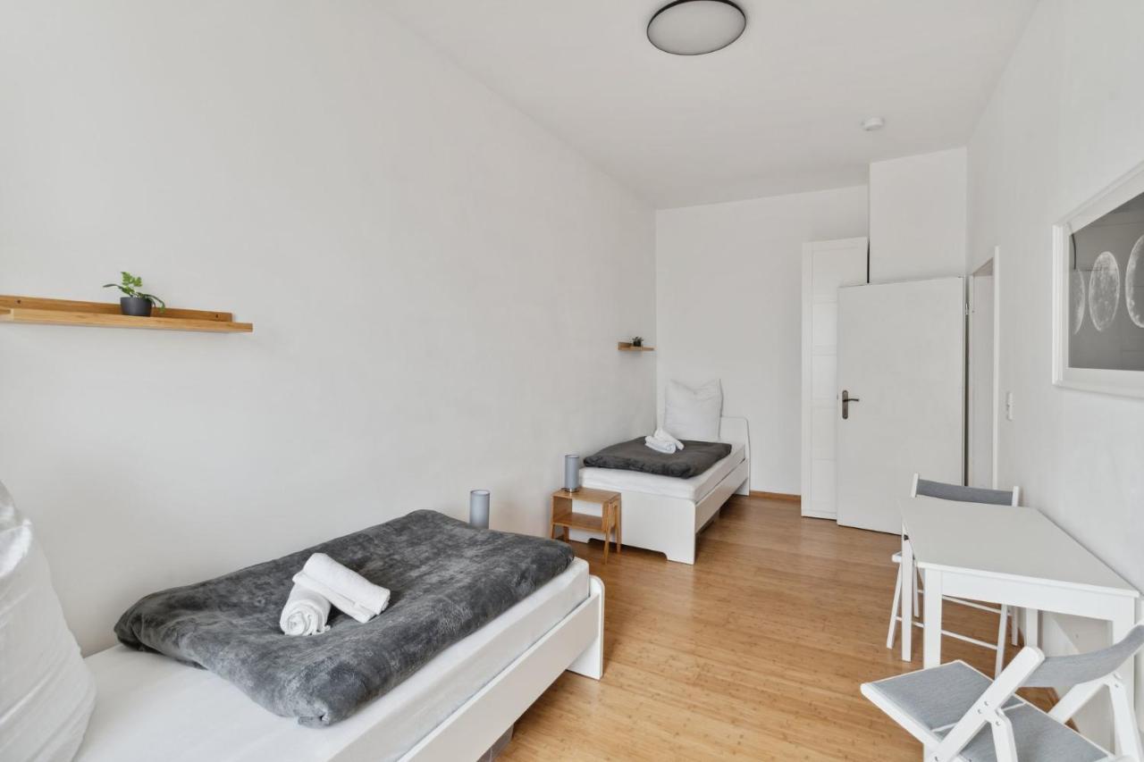 Fuer 13 Gaeste, 2 Baeder, 2 Loggia's, Zentrum Ost *