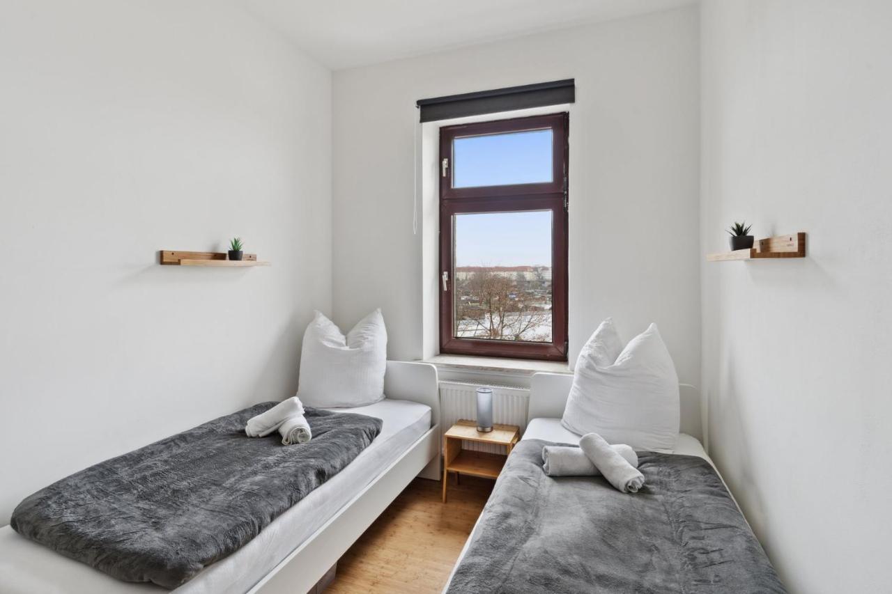 Fuer 13 Gaeste, 5 Schlafzimmer, 2 Baeder, 2 Loggia's, Zentrum Ost Leipzig