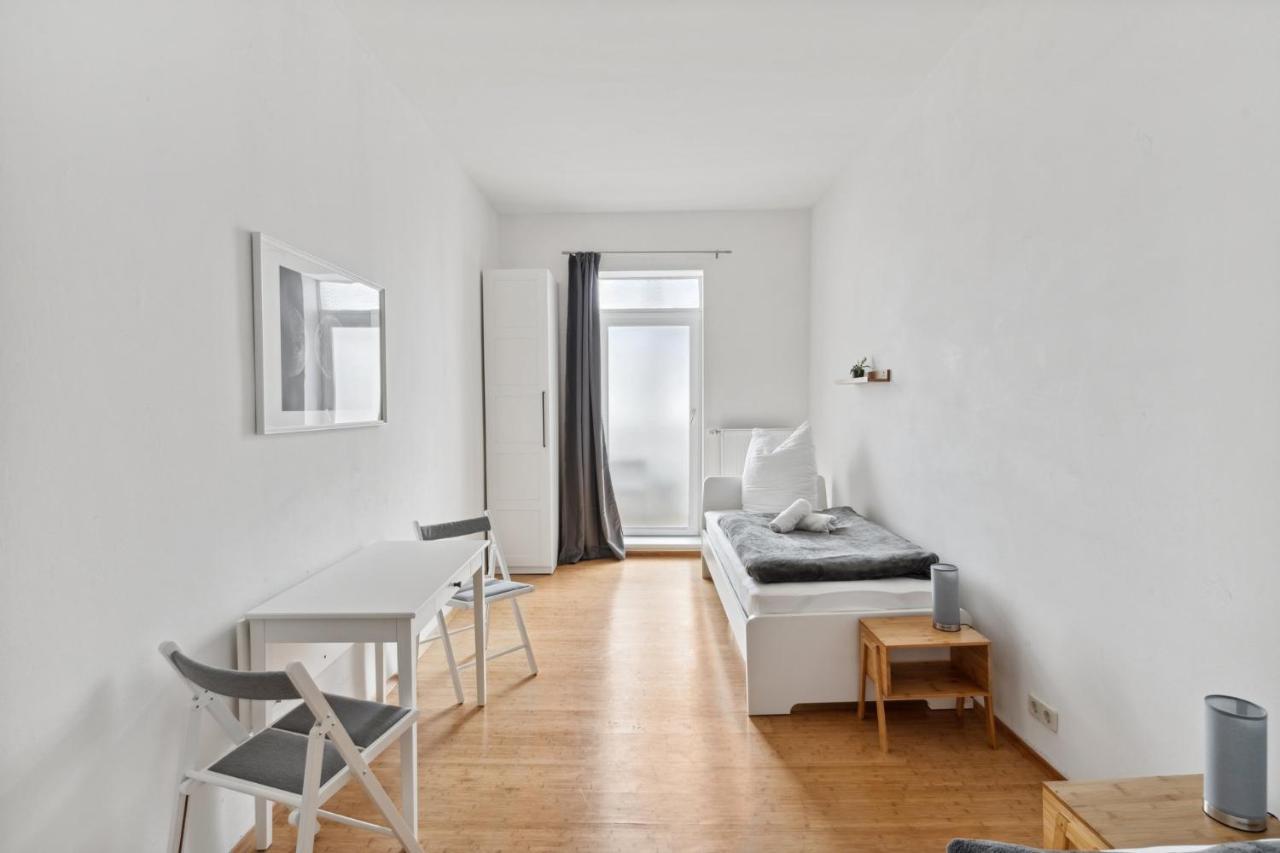 Apartment Fuer 13 Gaeste, 2 Baeder, 2 Loggia's, Zentrum Ost